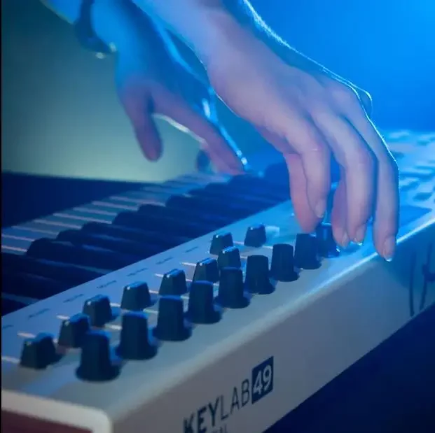 Arturia KeyLab Essential 49-61 - огляд і ціна Midi Keyboard Controller 88 Key